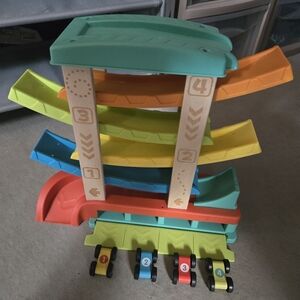 Gigglescape Wooden Race Car Ramp